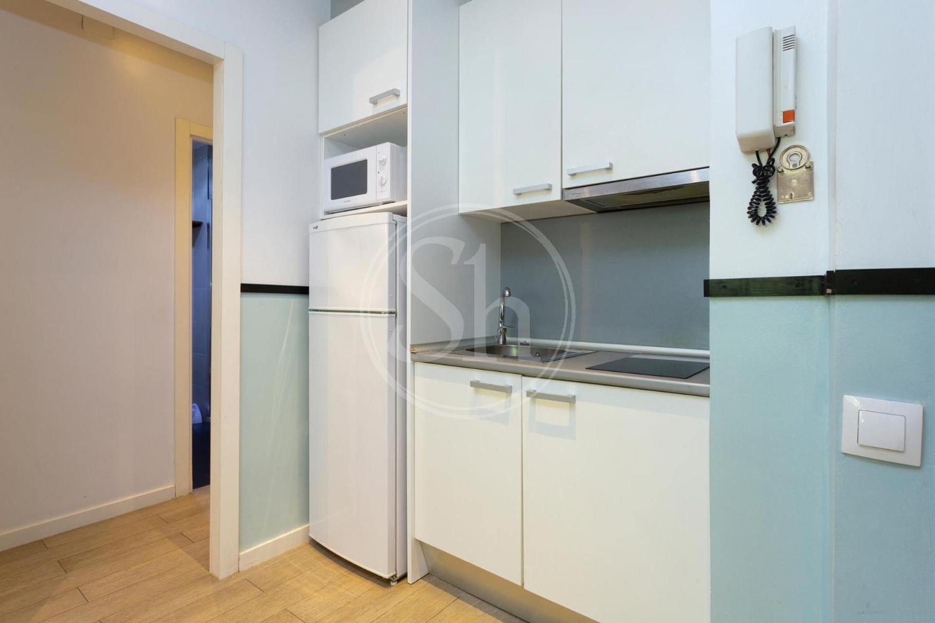 Precioso En Les Corts Apartament